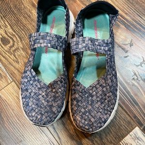 COPY - Women’s Sketchers Slip Ons. Lightly worn.